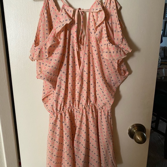 Ruffle cold shoulder romper size small - Picture 2 of 3